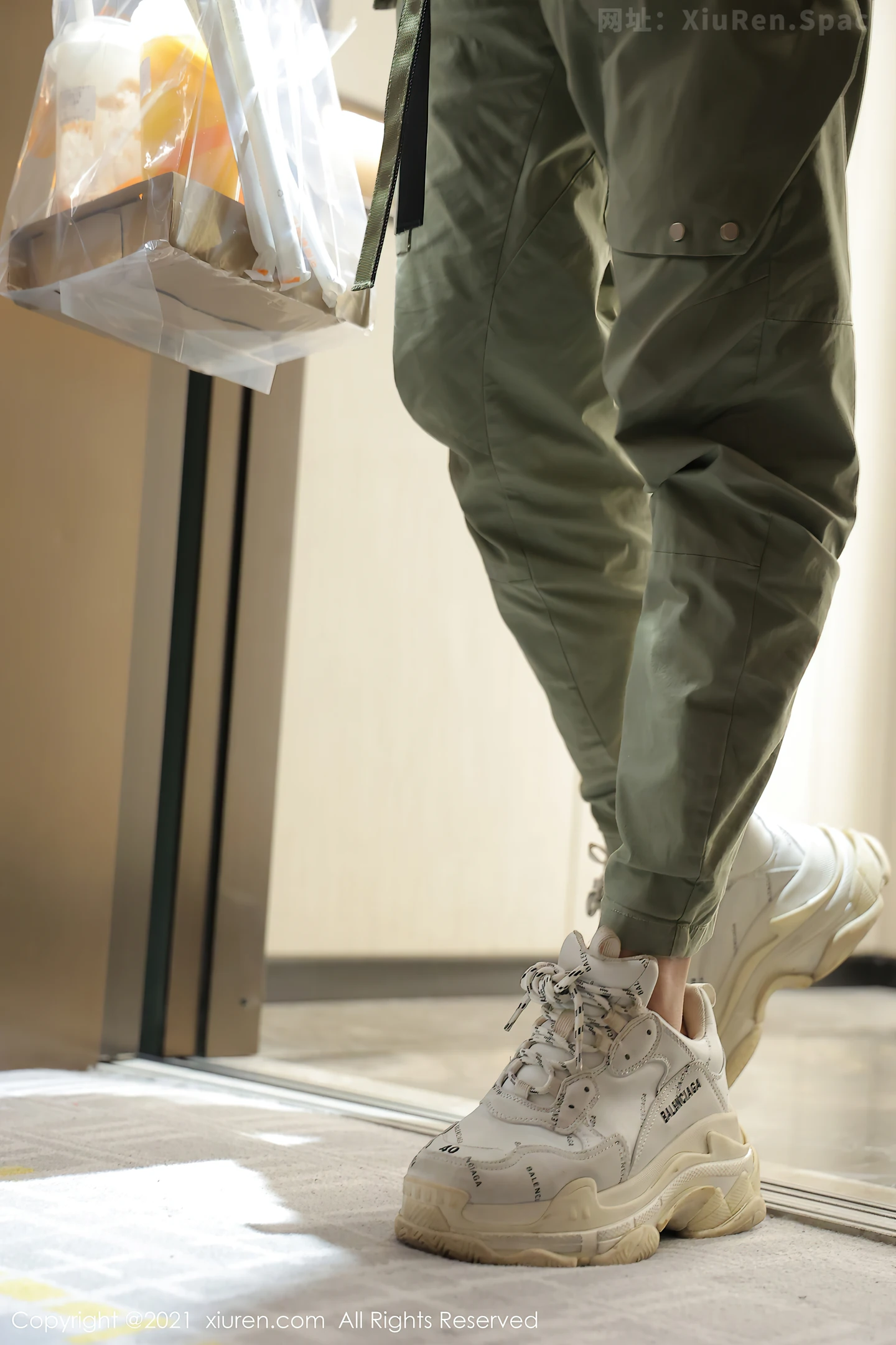 图片[5]-[Xiuren秀人网] 2021.09.29 VOL.4014 模特合集 美七Mia 萌汉药baby黑色情趣塑身内衣加黑丝美腿性感私房写真集-秀人网官方网站